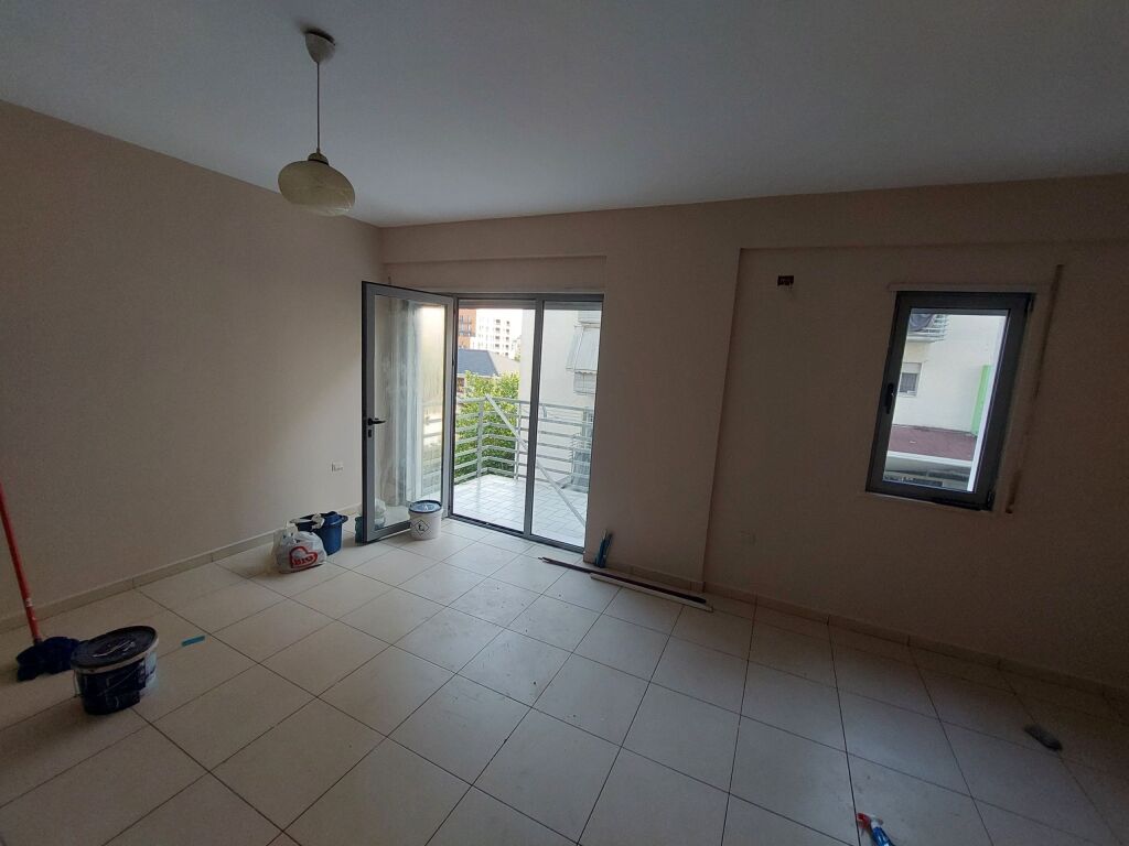 Qera | Apartament 1 + 1 | Rruga 5 Maji | 400 €/muaj