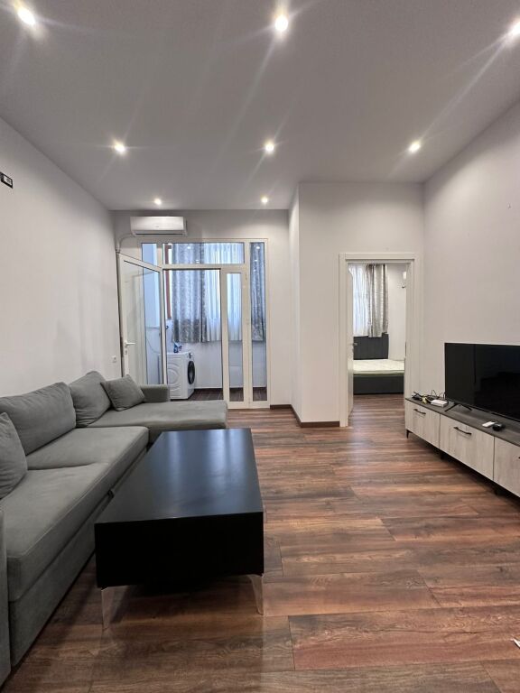 🏡 Shitet Apartament 1+1 pranë Terminalit të Veriut!  ✨ Apartament komod dhe i mobiluar, ideal për banim