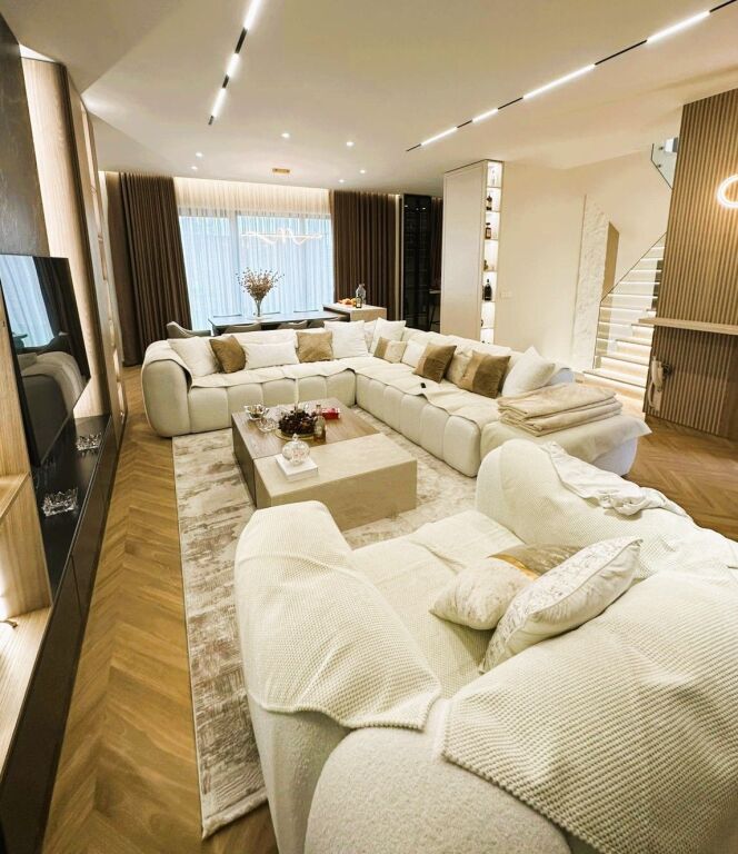 🏡 Villa Residenziale in Affitto a Vile Roses, Farkë🔥