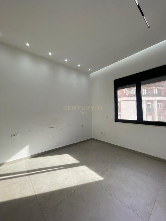 Apartament 2+1 Me Qira në Qender te Durrësit !