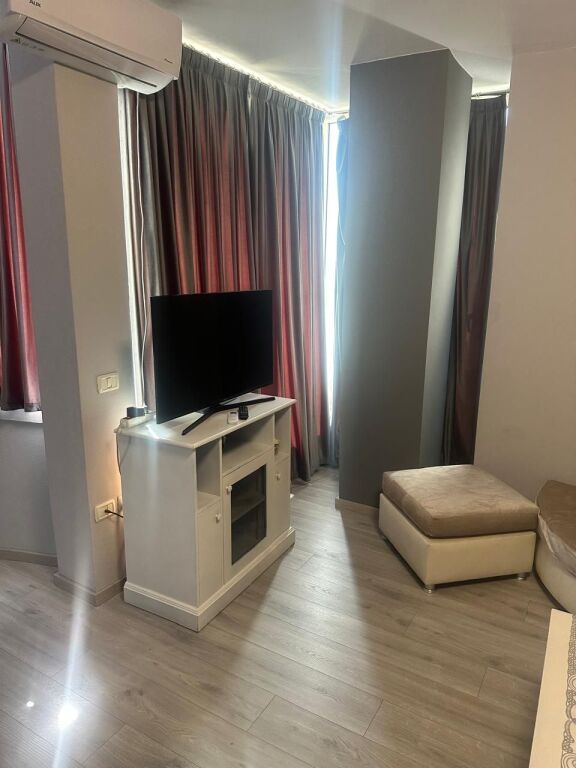 Jepet me Qera Apartament 2+1 te Rruga e Elbasanit afer te Ambasada Amerikane