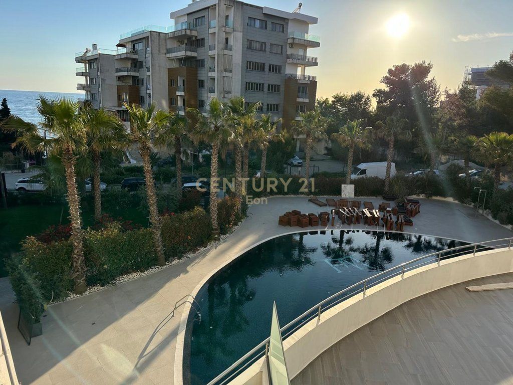 SHITET APARTAMENT 2+1+2 ME PAMJE DETI TEK "WHITE HILL RESIDENCE" NE CURRILA !
