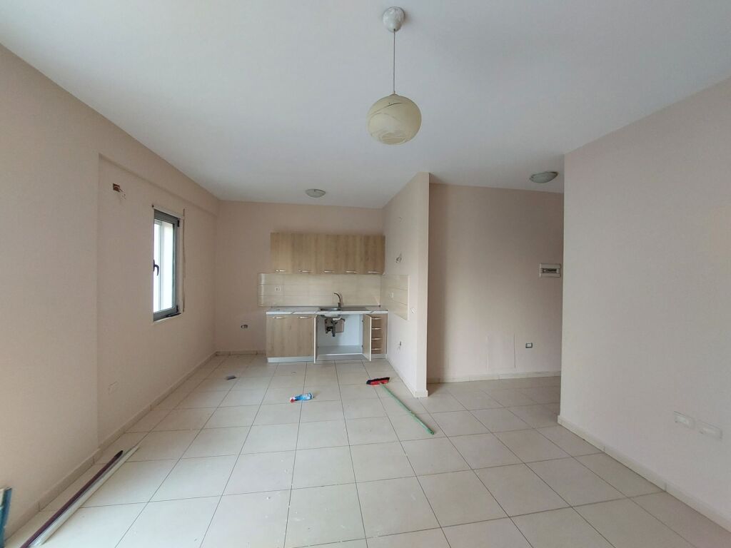 Qera | Apartament 1 + 1 | Rruga 5 Maji | 400 €/muaj