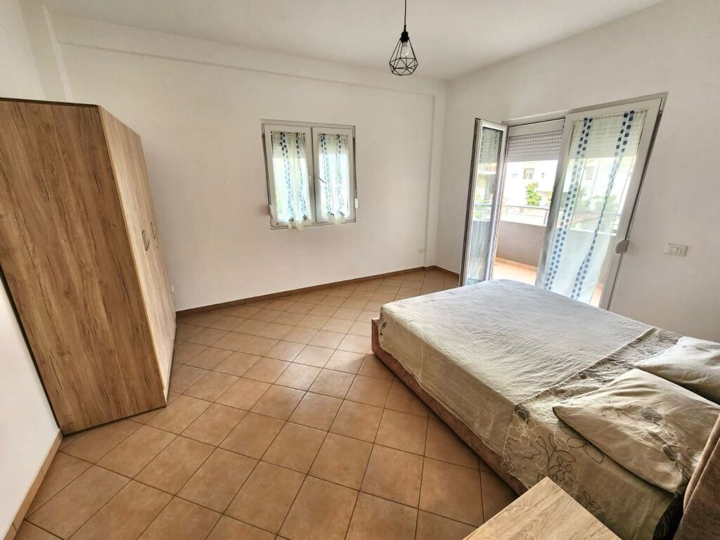 Me qera: 3+1+2wc &amp; 3bllk (📍Ekonomiku, Rr. Gramoz Pashko) Me Shume Hapesire | 65.000 Leke/Muaj