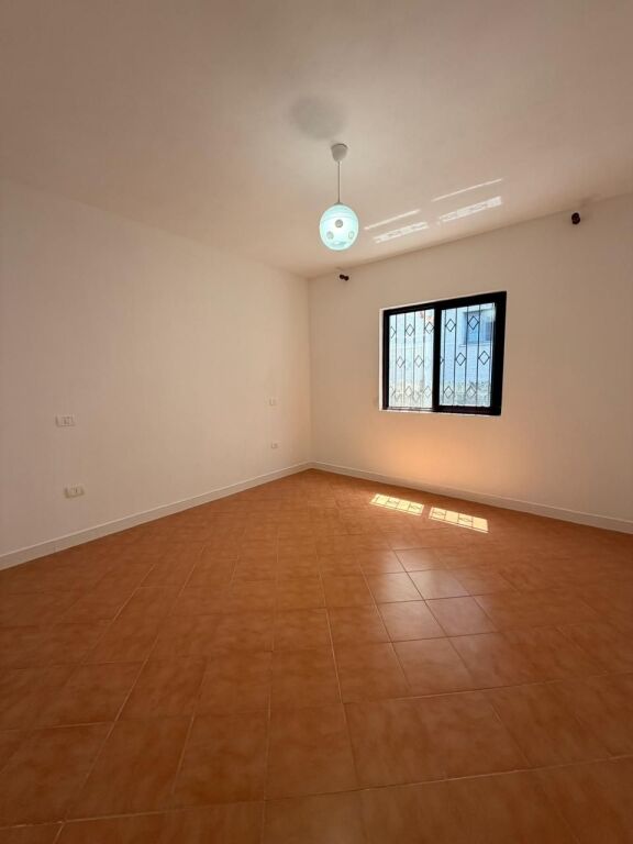 🏡 Jepet me Qera Shtëpi Private 2+1 me Oborr-Prane Kryqi i Kuq Durres