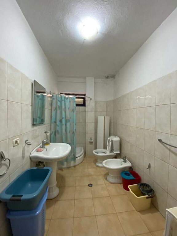 Apartament 2+1 Me Qira tek Mbikalimi i Komuna e Parisit