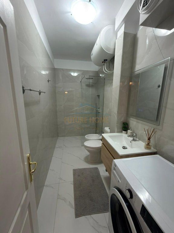 Qira, Apartament 2+1+2 Poste Parkimi, Pazari i Ri.