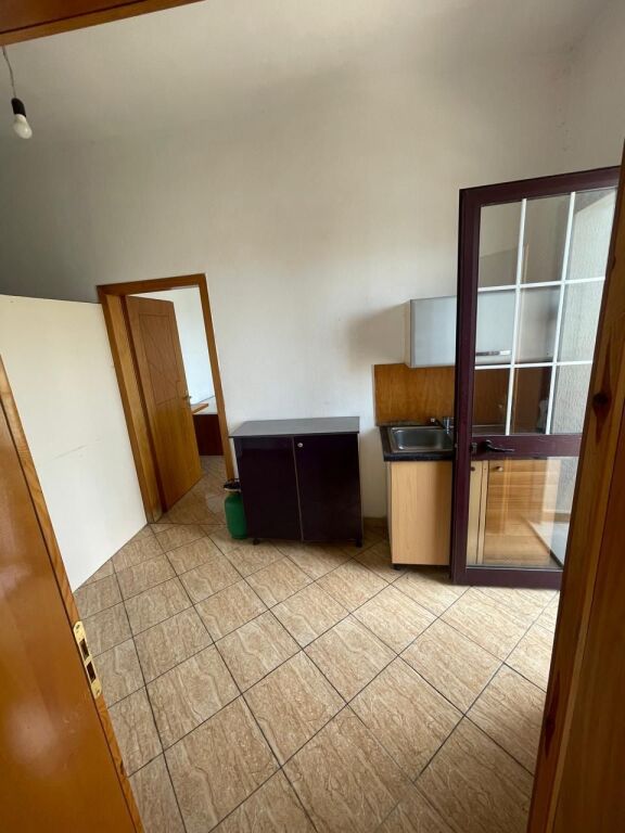 GARSIONERE 16000 LEKE.VILAT GJERMANE