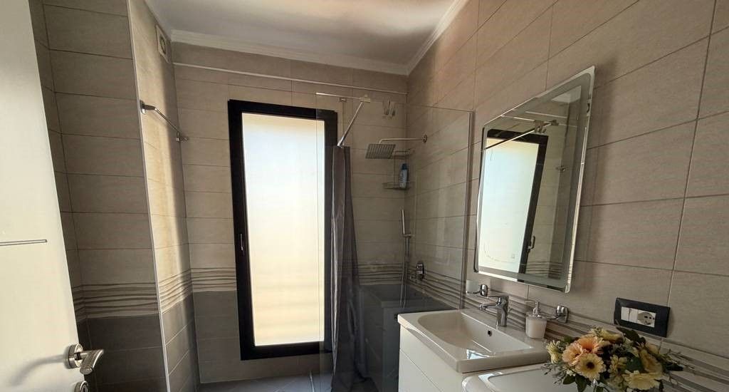 Ofrojme apartament 1+1 per qira perballe Harry Fultz!