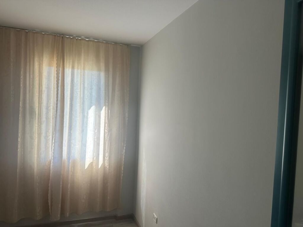 Jepet me Qera Apartament 2+1 te Rruga e Elbasanit afer te Ambasada Amerikane