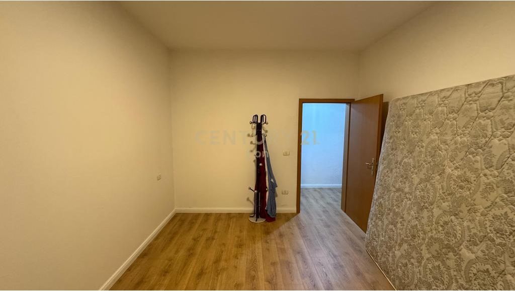 JEPET ME QIRA APARTAMENT 2+1+2 PRANE RRUGES SE RE TE PORTIT!