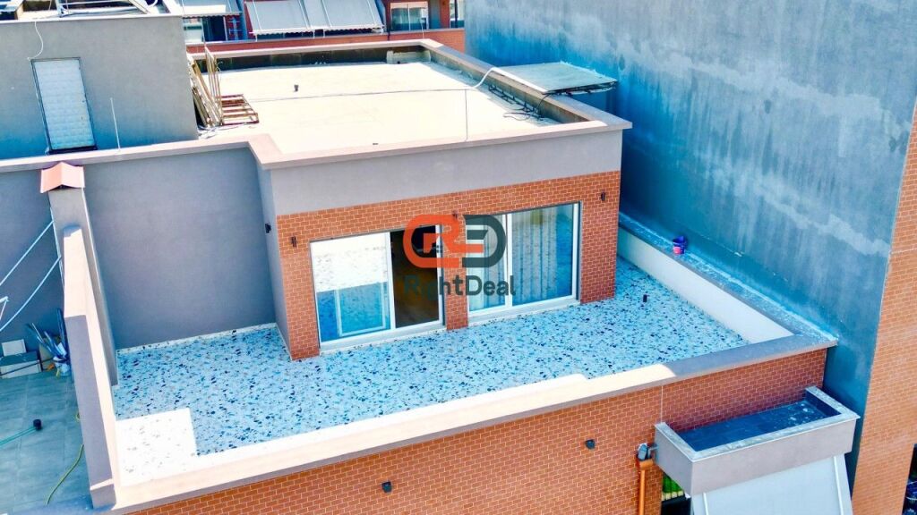 Tek 5-Maji, Shitet Super Apartament 2+1+2, Me Verande Dhe Post Parkimi!!