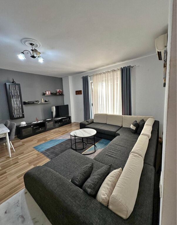 🏡 Shitet Apartament 1+1 + Ballkon 📍 Kamëz – pranë Bashkisë Kamëz