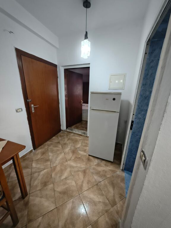 Jepet Apartament me Qera tek Brryli afer Votres  me Cmimin 350 mije leke