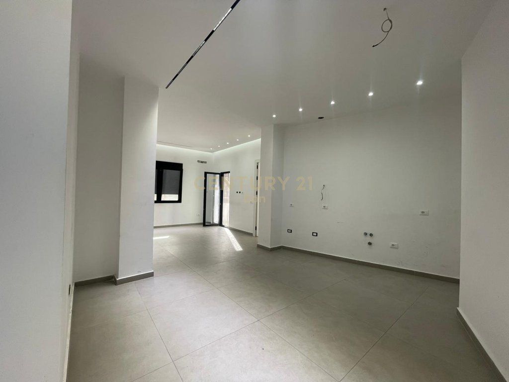 Apartament 2+1 Me Qira në Qender te Durrësit !