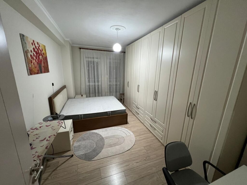 Jepet me qera apartament 2+1 ne Astir , 550 Euro