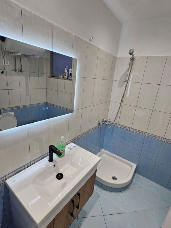 🏡 Shitet apartament 2+1 te Pallatet Çabej