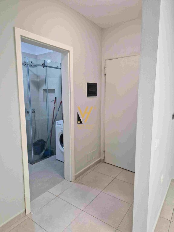 JEPET ZYRE 50 M2 ME QERA TE MANGALEMI, 21 DHJETORI 40.000 LEKE
