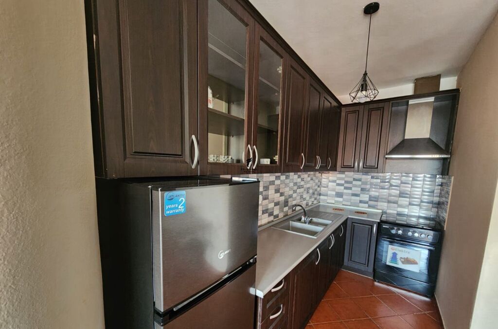 APARTAMENT ME QERA 1+1 RRUGA E KAVAJES 45.000 LEKE FH-76169
