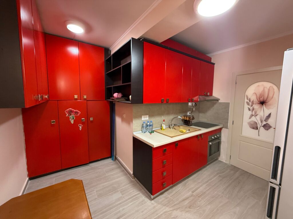 SHESIM APARTMENT 1+1 TE BULEVARDI ZOGU I PARE!