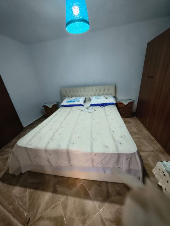 Jepet Apartament me Qera tek Brryli afer Votres  me Cmimin 350 mije leke