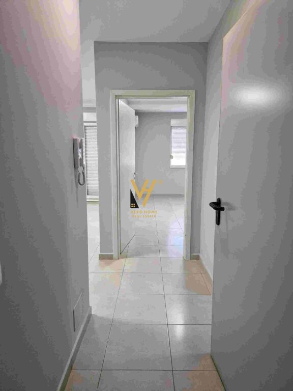JEPET ZYRE 50 M2 ME QERA TE MANGALEMI, 21 DHJETORI 40.000 LEKE