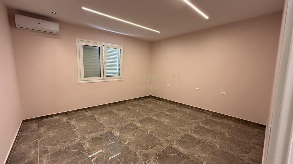 JEPET ME QIRA VILE 3 KATESHE TEK VILAT AMERIKANE! 5,000 € /Muaj