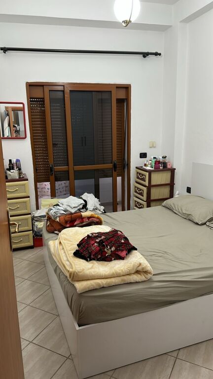 Jepet me qera apartament 1+1i mobiluar tek Vasil Shanto