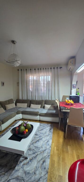 Shitet apartament 1+1 ne Kombinat
