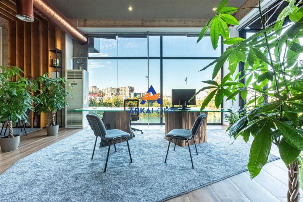 SHARED OFFICE SPACE FOR RENT 220 M2 "ABOVE THE BOTANICAL GARDEN" 600 EURO