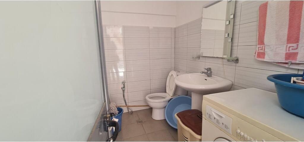 Prane rruges se Kavajes (Rr. Hajdar Hidi), Apartament 1+1!