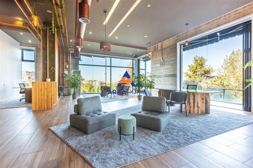 SHARED OFFICE SPACE FOR RENT 220 M2 "ABOVE THE BOTANICAL GARDEN" 600 EURO