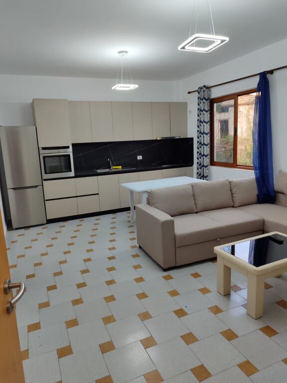 Qera | Shtëpi private 1 + 1 | Shkozë | 300 €/muaj