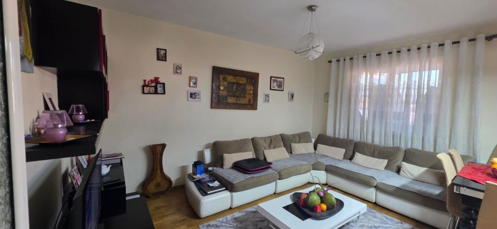 Shitet apartament 1+1 ne Kombinat