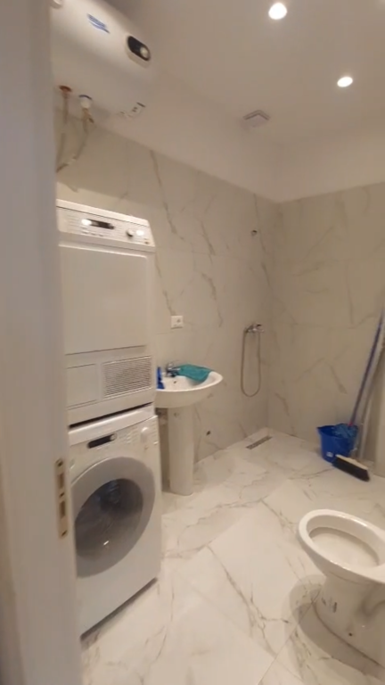 Shitet apartament ose jepet me qira-kodra e diellit