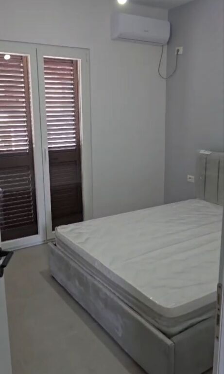 Qera | Vilë 1 + 1 | Rruga 5 Maji | 450 €/muaj