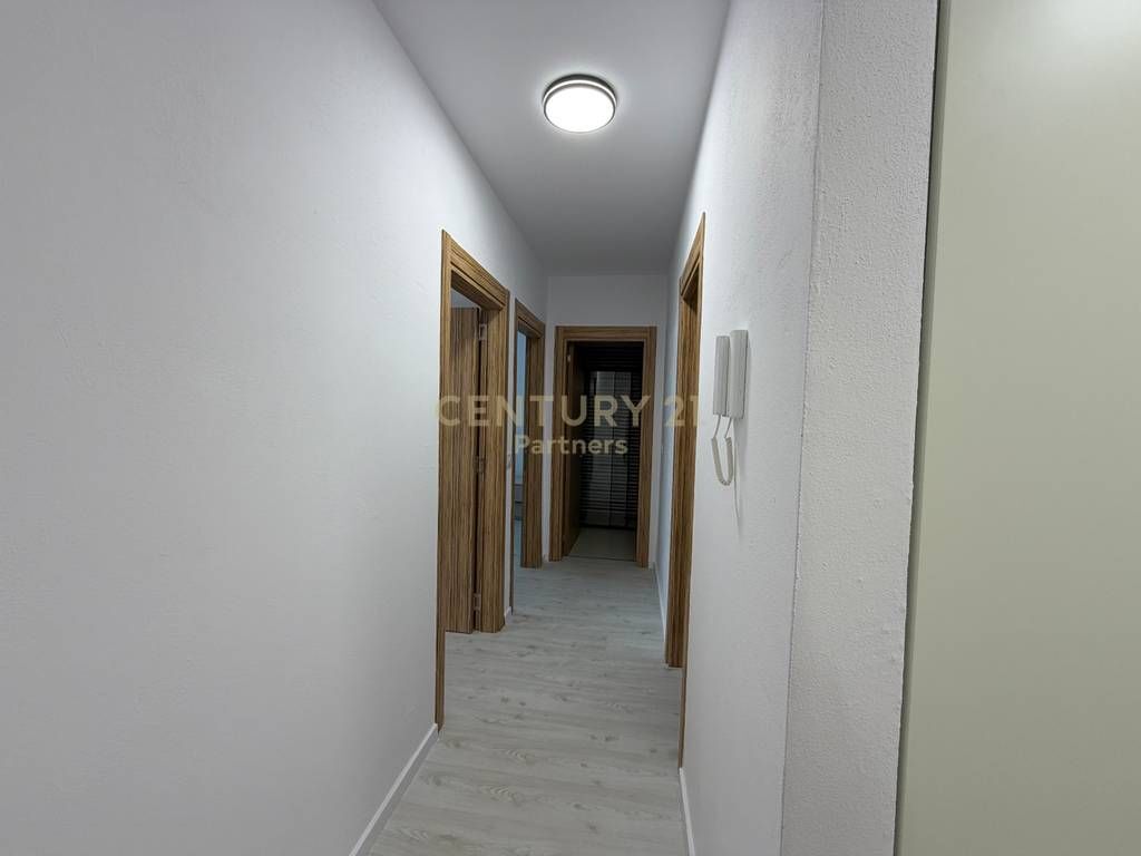 AFFITTIAMO APPARTAMENTO 2+1+DEPOSITO A KOMBINAT! 450 € /Mese