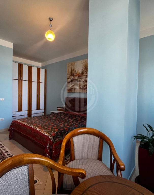 APARTAMENT 1+1 ME PAMJE PANORAMIKE NGA DETI – ME QIRA 🌊