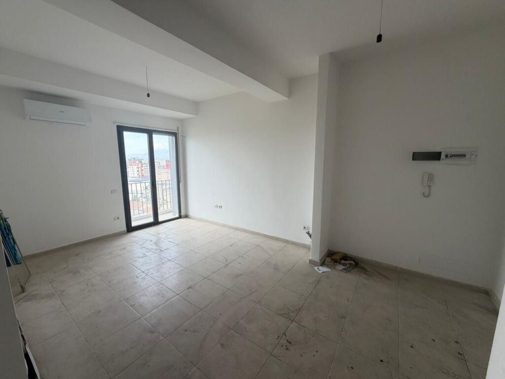 🏢 Appartamento 1+1 in affitto 📍 Di fronte all'Ospedale Americano 3💰 Prezzo: 40.000 Lek/mese