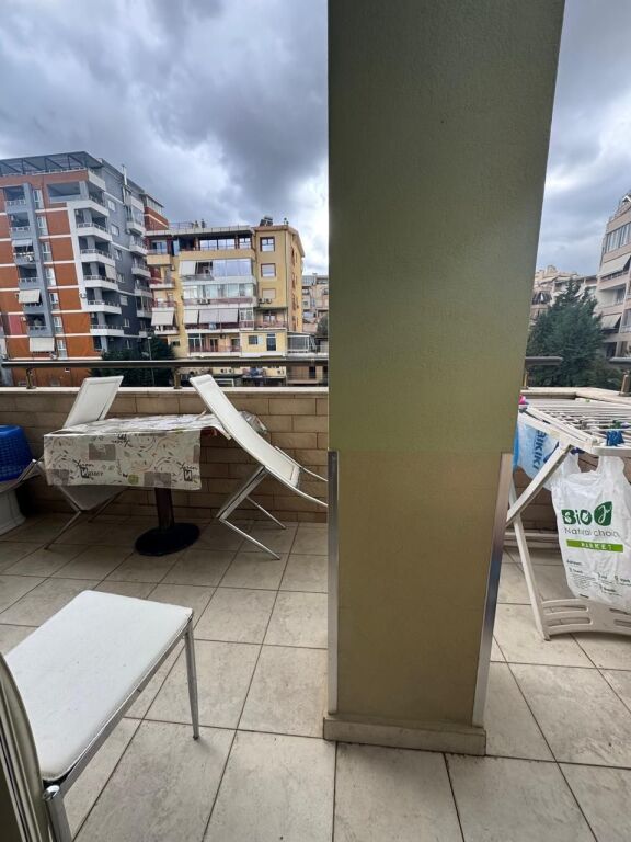 Shitet Apartament 3+1 | Liqeni i Thatë