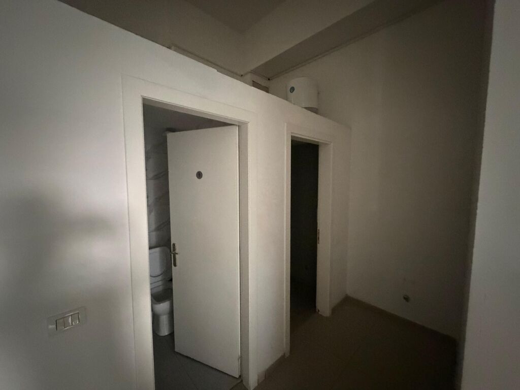 🏢 Ufficio in affitto 👍 📍 Di fronte all'Ospedale Americano 3, sulla strada principale