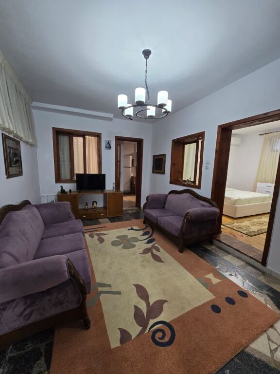 Apartament 3+1+1 me qera i mobiluar tek Rruga Xhanfize Keko
