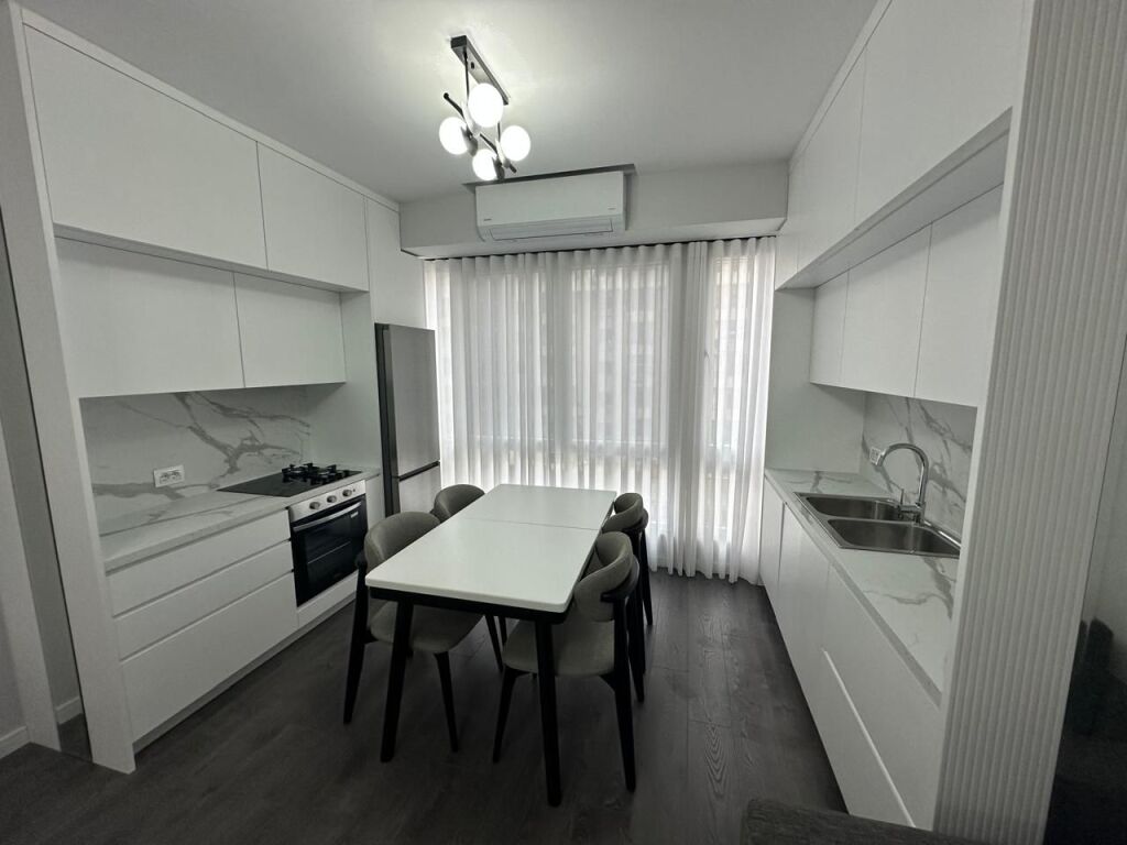 🏢Ish Stacioni i Trenit,Kompleksi Usluga jepet me qera apartament 2+1,i mobiluar.800Euro  .   