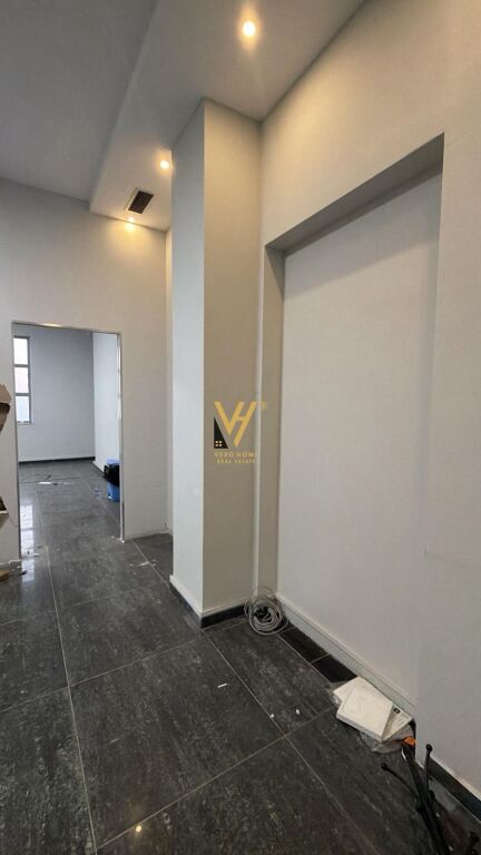 JEPET AMBIENT BIZNESI 90 M2 ME QIRA NE ASTIR 600 EURO