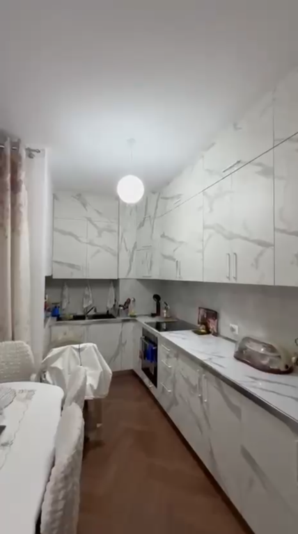 Shitet apartament në astir