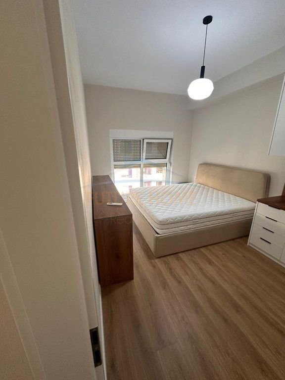 Shitet, Apartament 1+1, Tiranë.
