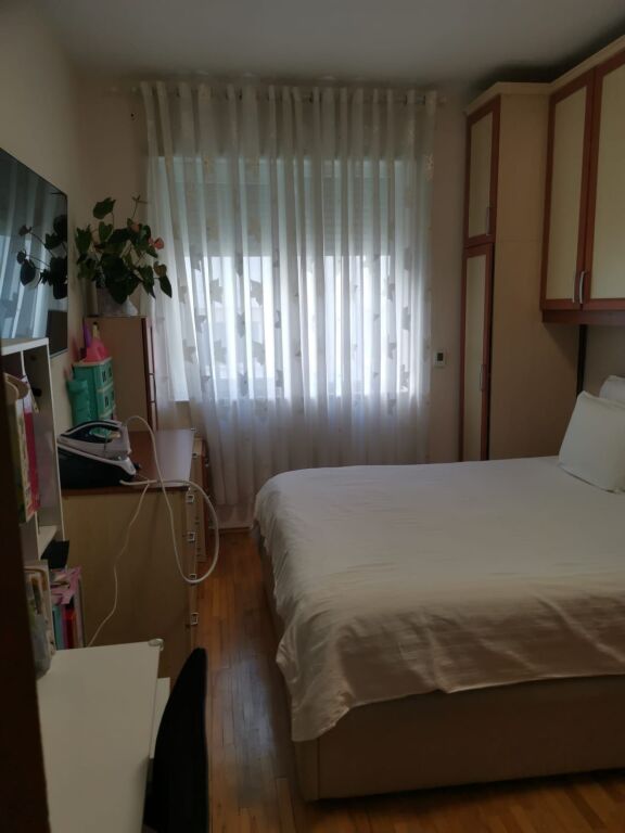 Shitet apartament 1+1 rruga Eduart Mano