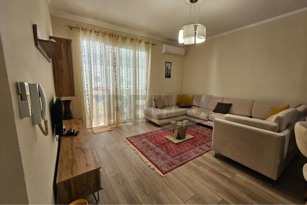 Apartament - Për Qira - Rruga Bilal Sina, Tiranë