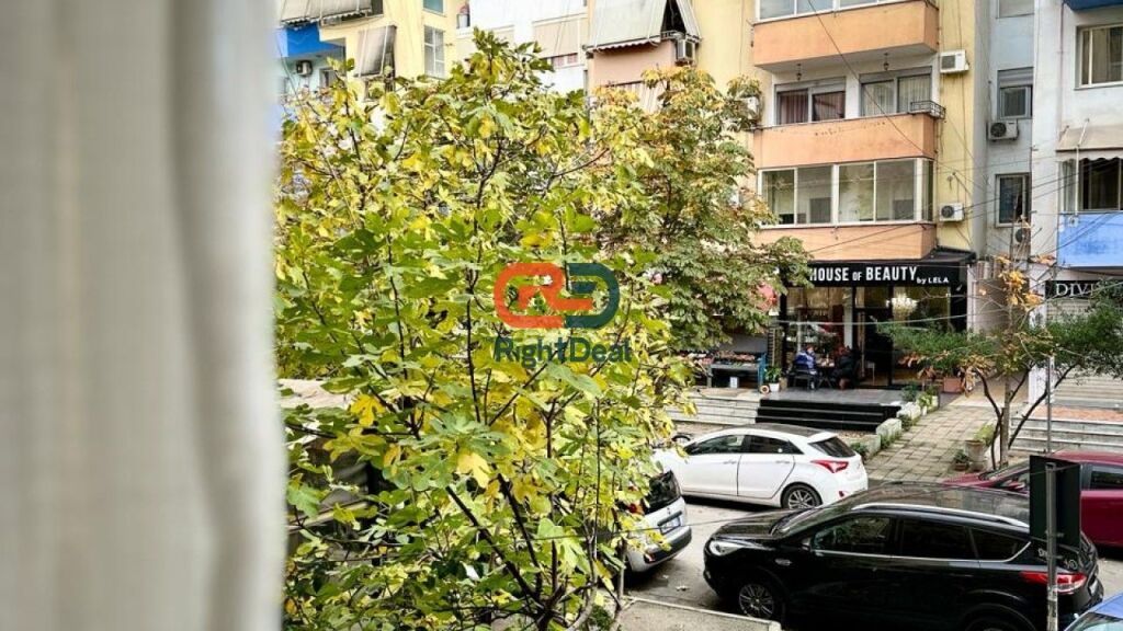 Tek Liqeni Artificial, Jepet Me Qira Apartament 1+1, Super I Investuar !!!