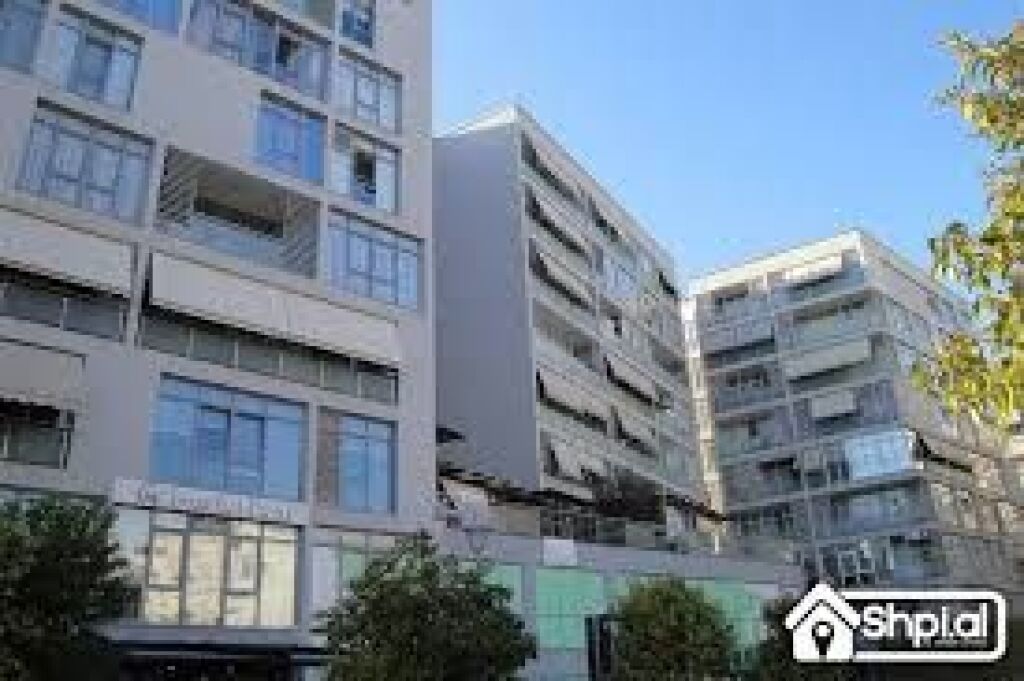 Shitet, Apartament 3+1+2, Komuna e Parisit "Kika 3"